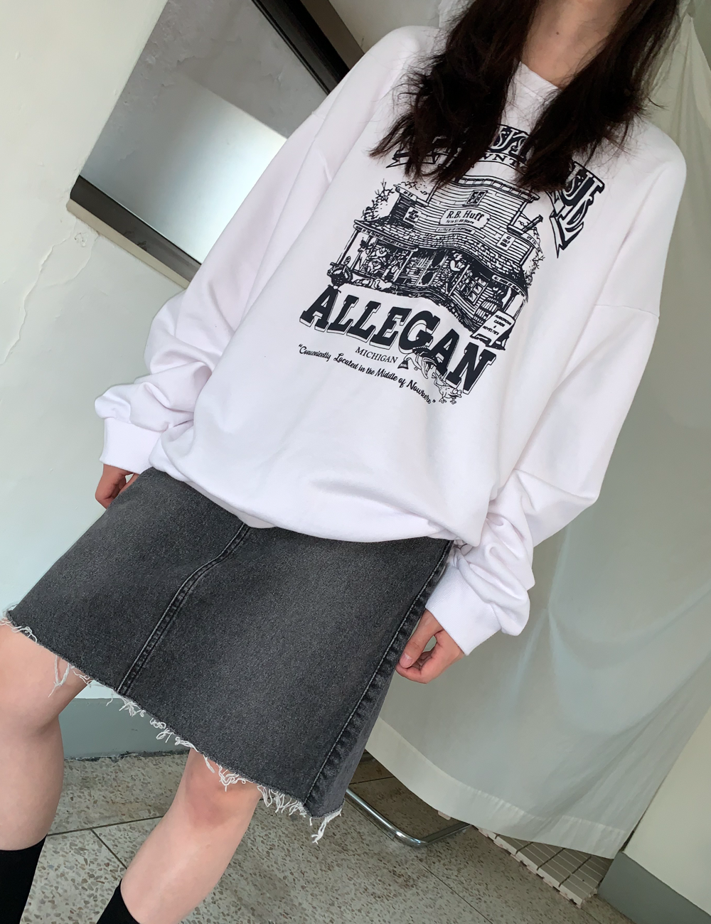 medium denim skirt (흑청)